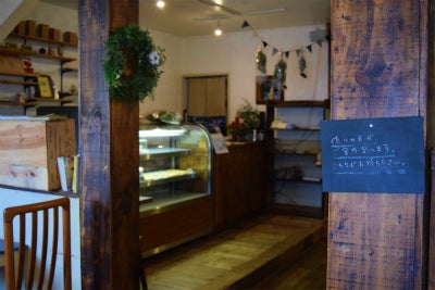 浦和駅徒歩３分の隠れ家カフェ Uwaito で おいしくて可愛すぎるラテはいかが 私たちのおすすめカフェ リビング埼玉web