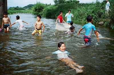 川遊びしたい人 集まれ 川ガキ体験イベント で遊びながら宿題も終わらせよう リビング埼玉web 川遊びしたい人 集まれ 川ガキ体験イベント で遊びながら宿題も終わらせよう リビング埼玉web