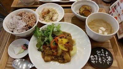 梅田の自然食レストラン ナチュラルキッチンめだか2号店 へ リビング大阪web