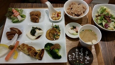 梅田の自然食レストラン ナチュラルキッチンめだか2号店 へ リビング大阪web