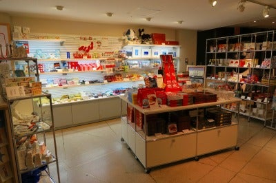 横浜の観光スポットでも ヨコハマ グッズ001 ゼロゼロワン をお土産に リビング横浜web