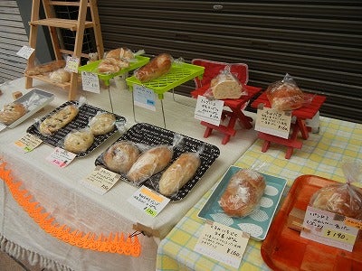 木曜の出合いが楽しみ 高槻 芥川商店街の移動パン屋 Romiパン リビング大阪web