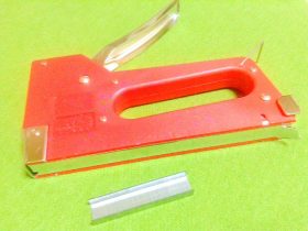 初心者diy女子へ タッカー がなかなか便利な話 リビングメイト 家事 ３児母ちゃん吉田のユルｄｉｙ整理収納 リビングメイト リビングくらしナビ