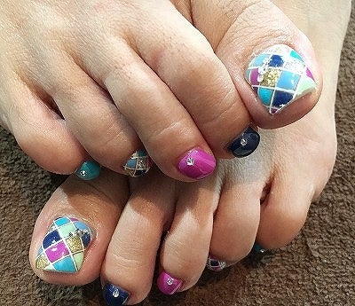 大人女子におすすめ 人魚の鱗ネイル フットネイルも 夏のネイルコレクション Shufu技 Shufu 1通信 リビングくらしナビ