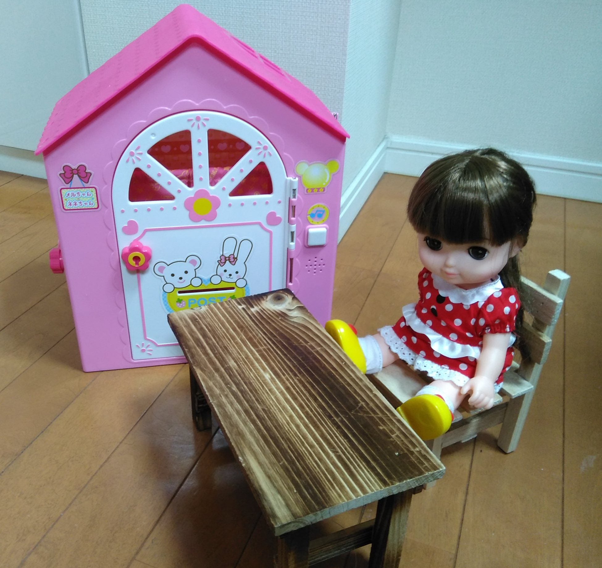 100均の花台がメルちゃん レミン ソランの人形用家具に ダイソー リビングメイト 子育て 節約育児 チリツモ精神で充実life リビングメイト リビングくらしナビ