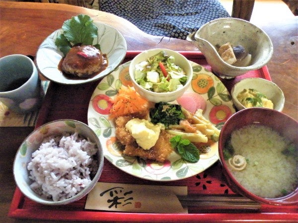 火 水 木限定の自宅開放型ランチが人気 品数豊富 手作りデザートも 食膳はな 霧島市 リビングかごしまweb