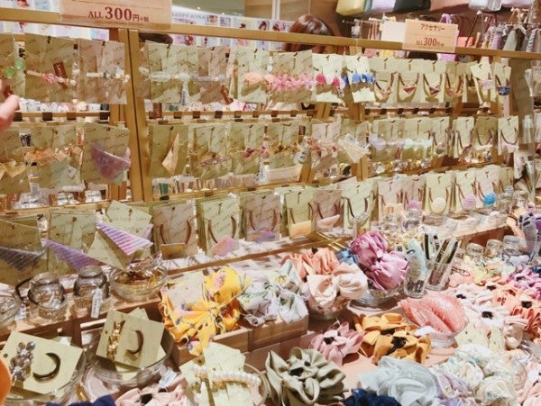 かわいいアクセサリーが全て300円！3月に新オープンした「Ⅼattice