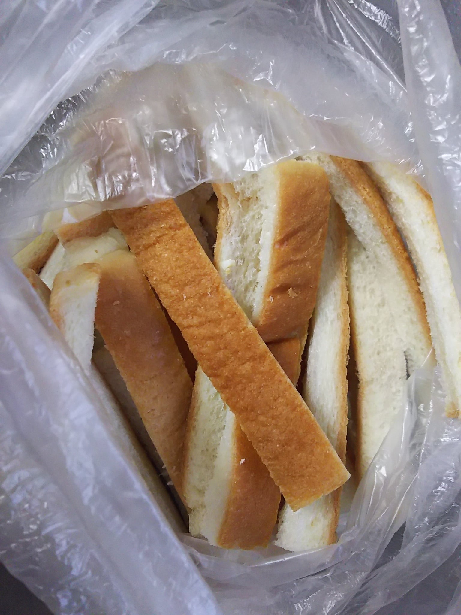 超簡単手作りおやつ 昔懐かしいパンの耳を揚げたやつ リビングメイト 料理 出来るママを目指して リビングメイト リビングくらしナビ