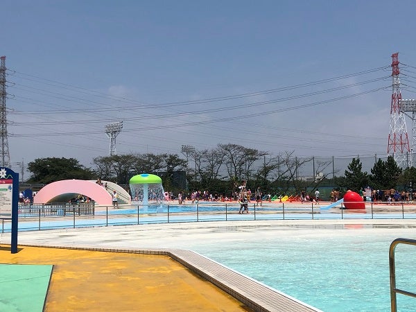 船橋市運動公園の市民プールは流れるプールやターザンロープに幼児も小学生も大はしゃぎ リビング千葉web 船橋市運動公園の市民プールは流れるプールやターザンロープに幼児も小学生も大はしゃぎ リビング千葉web