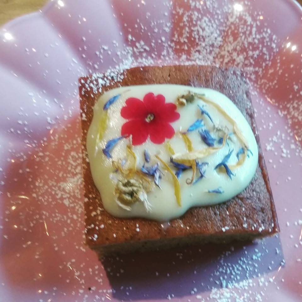 大阪 天満橋 カフェ オランジュリー の 至福のエシレバターケーキ リビング大阪web