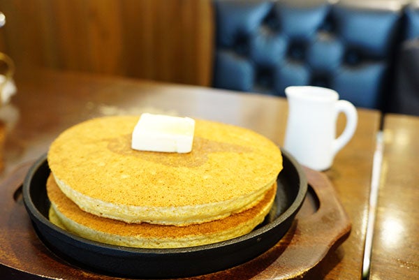 鉄板ホットケーキが美味しいことで有名 岐阜のレトロ喫茶 敷島珈琲店 リビング名古屋web