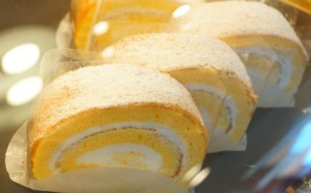 オススメはロールケーキ 美味しいケーキとムレスナ紅茶の ティコラッテ茨木店 リビング北摂web