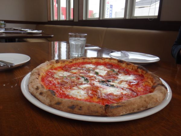 薪で焼き上げた熱々の絶品ピザ ピッツェリア プリマ プンタ リビング千葉web