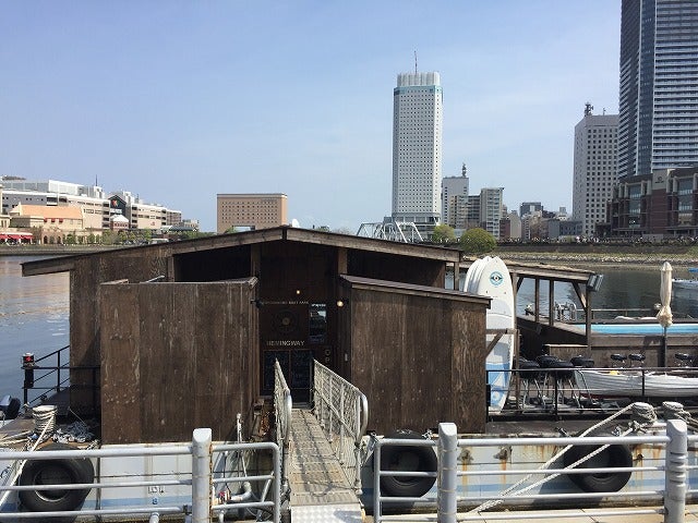 みなとみらい 海上に浮かぶカフェ バー ヘミングウェイ横浜 リビング横浜web
