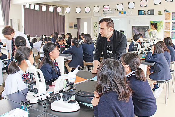 英語で理科の授業 全国初の公設民営 大阪市立水都国際中学 高校を訪問 リビング大阪web