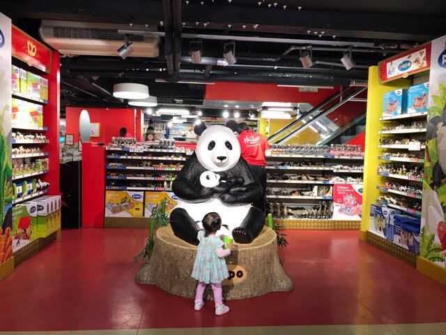 ロンドン観光】日本にも上陸！イギリス最大＆最古のおもちゃ屋さん