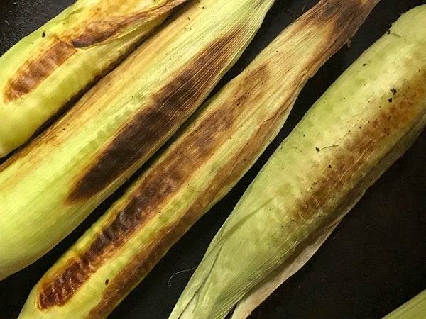 生のヤングコーンのオススメの食べ方は皮のまま焼くべし リビングメイト グルメ はぶぁ Nice リビングメイト リビングくらしナビ