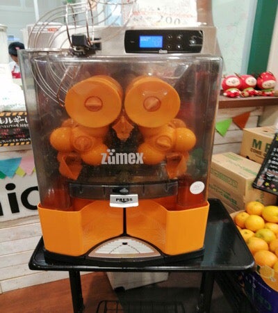zumex Essential Pro オレンジジュース ジューサー