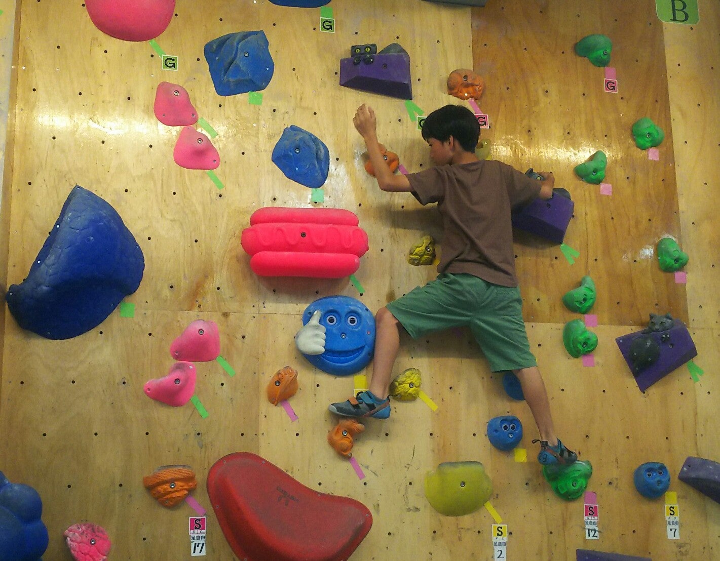 コスパ良しのボルダリング体験 Noborock 初心者女性 子どもにもオススメ リビングメイト おでかけ 子育てしながら楽しむ暮らし リビングメイト リビングくらしナビ