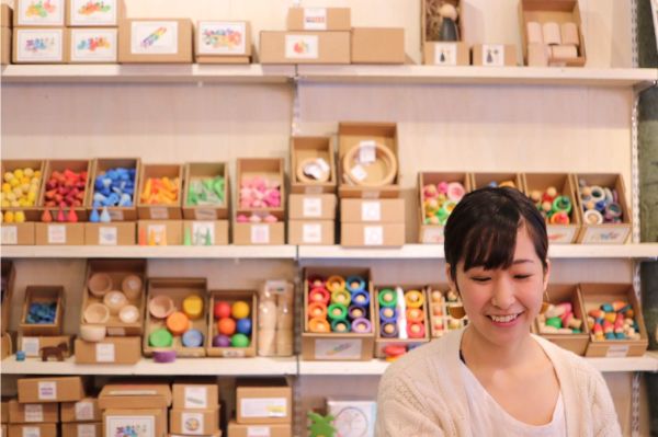 西18丁目駅】絵本とおもちゃの専門店「ろばのこ」で選ぶクリスマス