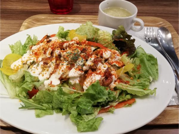 おひとり様でも入りやすい 17時までランチメニューok 名駅 Botanical Garden 猿カフェ リビング名古屋web