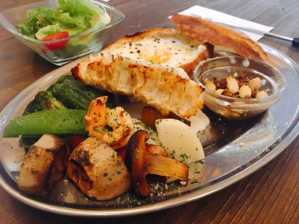 石内 あの 大人気ベーカリーのカフェ グラスホッパーカフェ リビング広島web