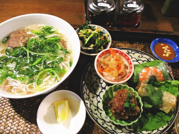 ハノイカフェ 月 木限定ランチは人気メニューをワンプレートに 松山 リビングえひめweb