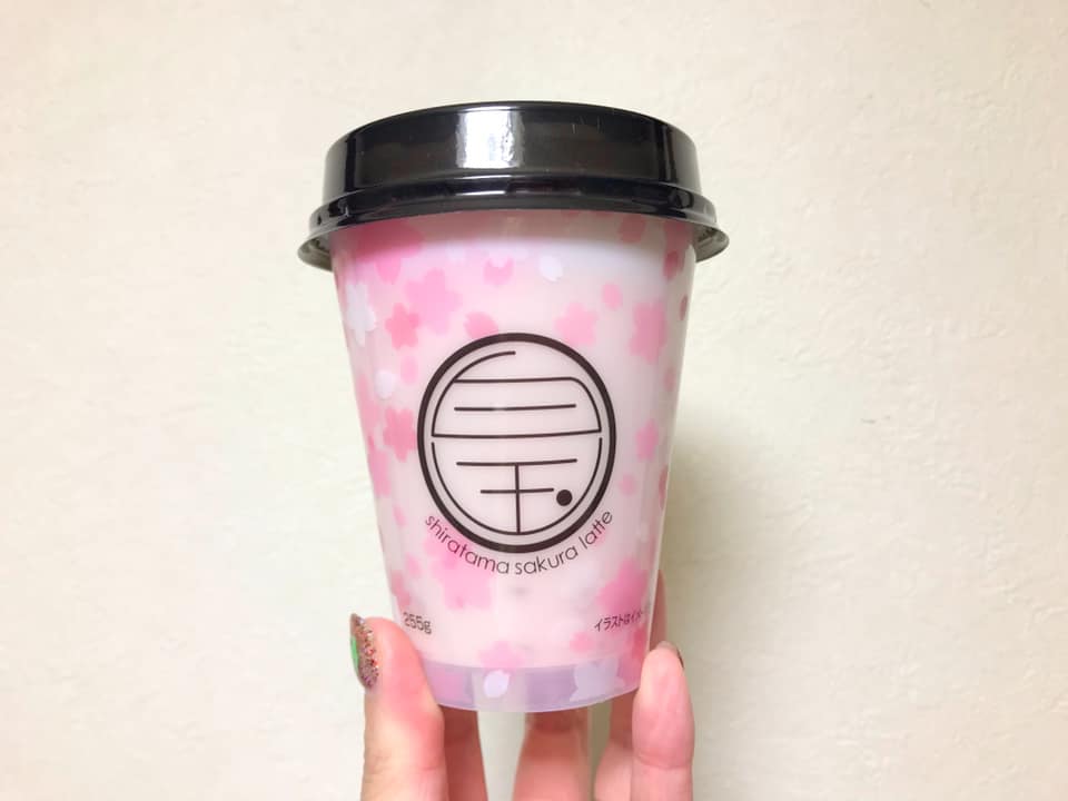 セブンイレブン限定 今年も発売開始 白玉入りさくらラテ がおいしい リビングメイト グルメ 楽しさ 探して三千里 リビングメイト リビングくらしナビ