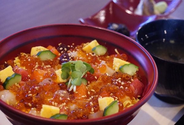 あのミシュラン鮨屋が監修 小樽で1500円の海鮮丼 えだかん 居酒屋 リビング札幌web あのミシュラン鮨屋が監修 小樽で1500円の海鮮丼 えだかん 居酒屋 リビング札幌web