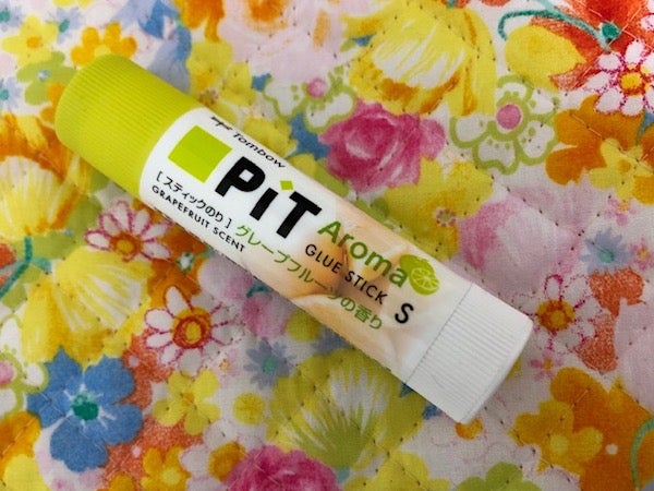 ダイソーで発見 パケ買いしたpitスティックのりが正解 リビングメイト 趣味 Enjoy 主婦ing リビングメイト リビングくらしナビ