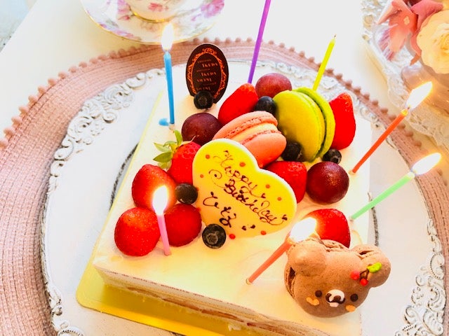 センター南】パティスリーイケダのマカロン入りお誕生日ケーキ