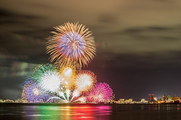 7月24日 金 全国の夜空で一斉花火大会を開催 リビング広島web