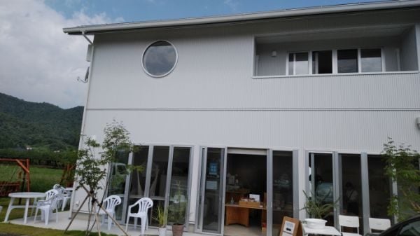 福島市 朝採り桃のパフェを食べに よつ葉のクローバー へ急げ リビングふくしまweb 福島市 朝採り桃のパフェを食べに よつ葉のクローバー へ急げ リビングふくしまweb