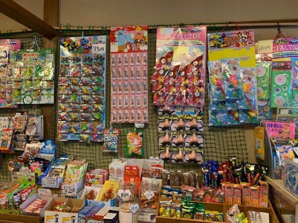 タイムスリップ！？昔懐かしい駄菓子屋＠駄菓子屋 蛍 | リビングえひめWeb