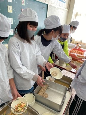 さすが豊中 ワニ肉 を使ったハンバーグ コロッケが学校給食で登場 特集 リビング北摂web