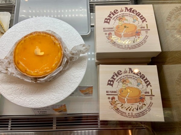 ヒロコーヒーとケーキのセット税込1000円 癒しの空間 デリチュースカフェ ホワイティうめだ店 リビング大阪web