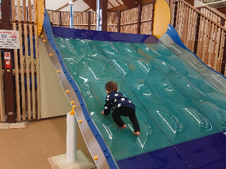 鹿沼市 木の温もりがあふれる空間で子どもも大人も楽しめる遊び場 いちごっこ広場 リビング栃木web