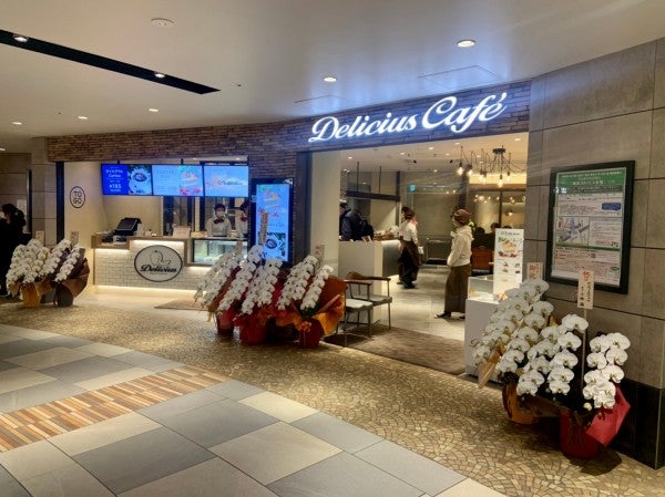 ヒロコーヒーとケーキのセット税込1000円 癒しの空間 デリチュースカフェ ホワイティうめだ店 リビング大阪web