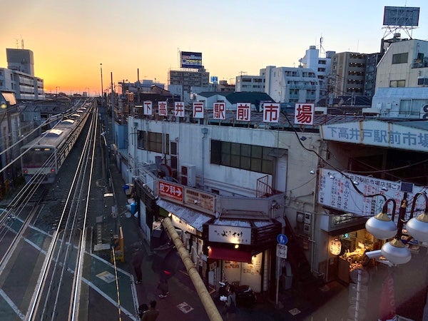 下高井戸 昭和レトロな駅前市場の素敵なお花屋さん フラワーバー ガーデナ Danさんのアコーディオンライブも リビング東京web