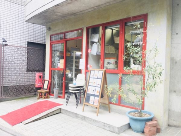 東向島 赤い木枠の美味しいパン屋さん パン屋トロワ リビング東京web