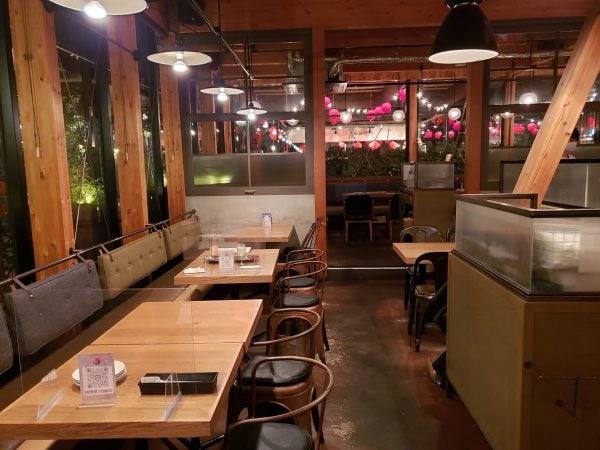 新鮮野菜に肉の旨味が乗ったジューシーな野菜巻き串 天王寺ロバート テラス 肉炉端 居酒屋 リビング大阪web