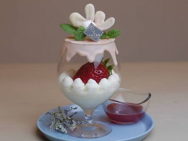 須賀川市 美しすぎるパフェにため息 ランチも大人気 かおり食堂 リビングふくしまweb