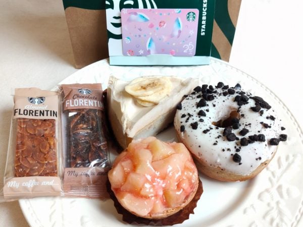 スタバ新作 25周年第3弾その1 映えスイーツは ごろっとピーチタルトとバナナ香るヘルシーケーキ リビングメイト グルメ ココロとカラダ素敵な知的美容のススメ リビングメイト リビングくらしナビ