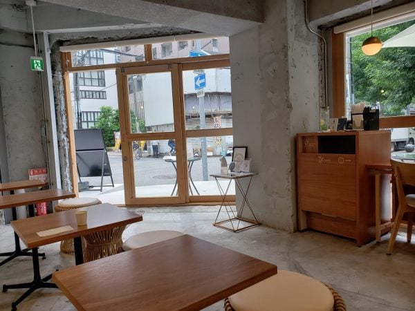 味のある喫茶店のタンス （モーニングもランチもたまご尽くし。レトロ 