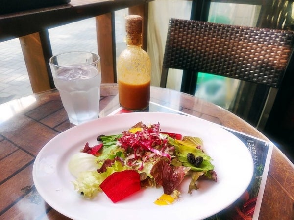 イタリアン食堂 イルキャンティ のドレッシング専用自販機が大人気 サムシング浦和本店に設置中 リビング埼玉web