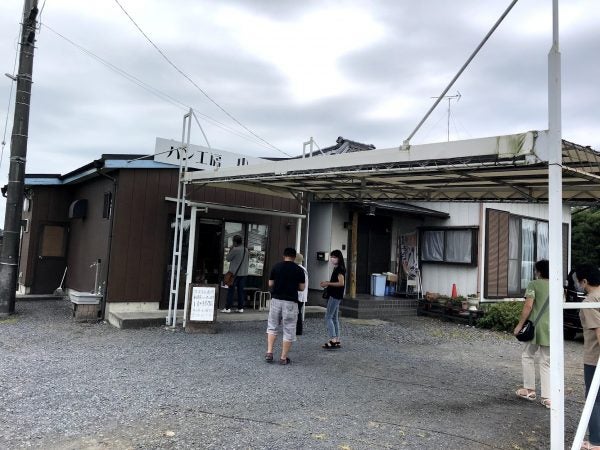 真岡市】田んぼに行列？オール１１０円「パン工房 小麦」へ行ってみた