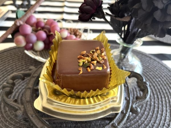 本日発売 ファミマの新スイーツ ショコラピスタチオが高級感あって超おいしいよ リビングメイト グルメ ほのぼの美味しいもの日記 リビングメイト リビングくらしナビ