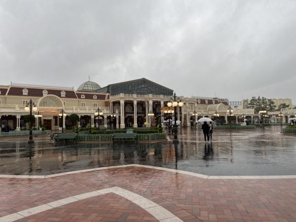 値上げ後のディズニーランドは空いてる 混んでる 復活したエレクトリカルパレードの攻略法は リビングメイト おでかけ ほのぼの美味しいもの日記 リビングメイト リビングくらしナビ