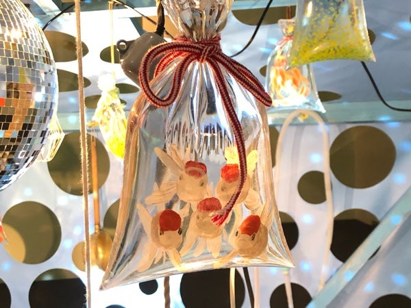 上野の森美術館】まるで本物の金魚！ 深堀隆介展「金魚鉢、地球鉢