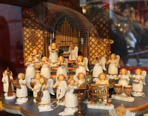 六本木ヒルズ】けやき坂イルミも楽しめるクリスマスマーケット 2021